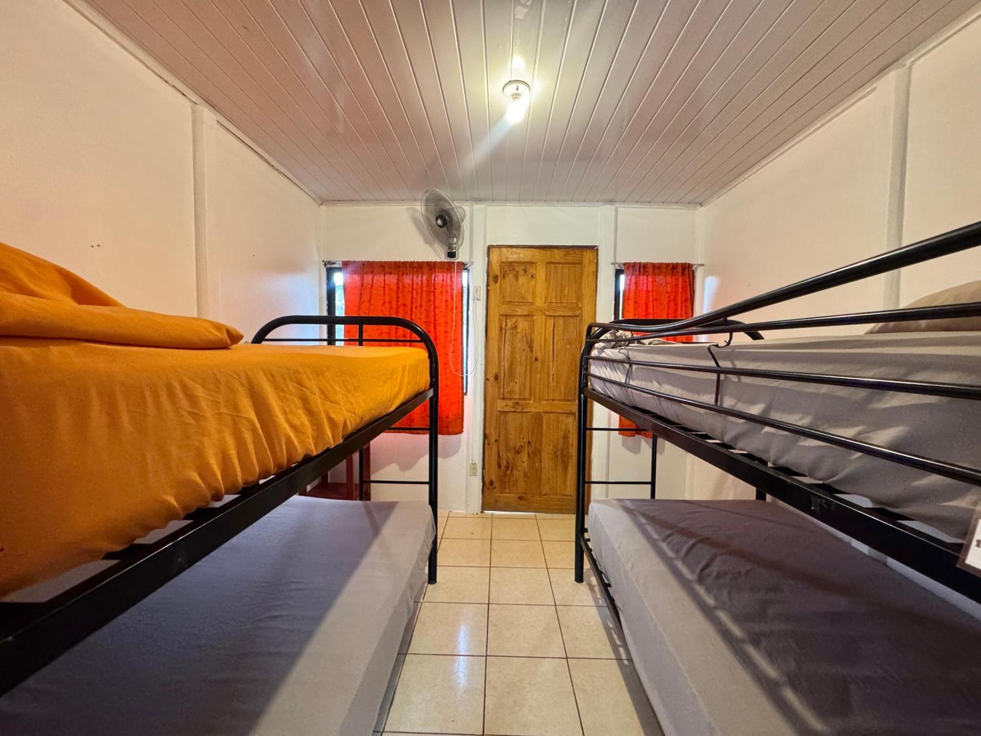Kalunay Hostel Puerto Viejo de Talamanca Экстерьер фото